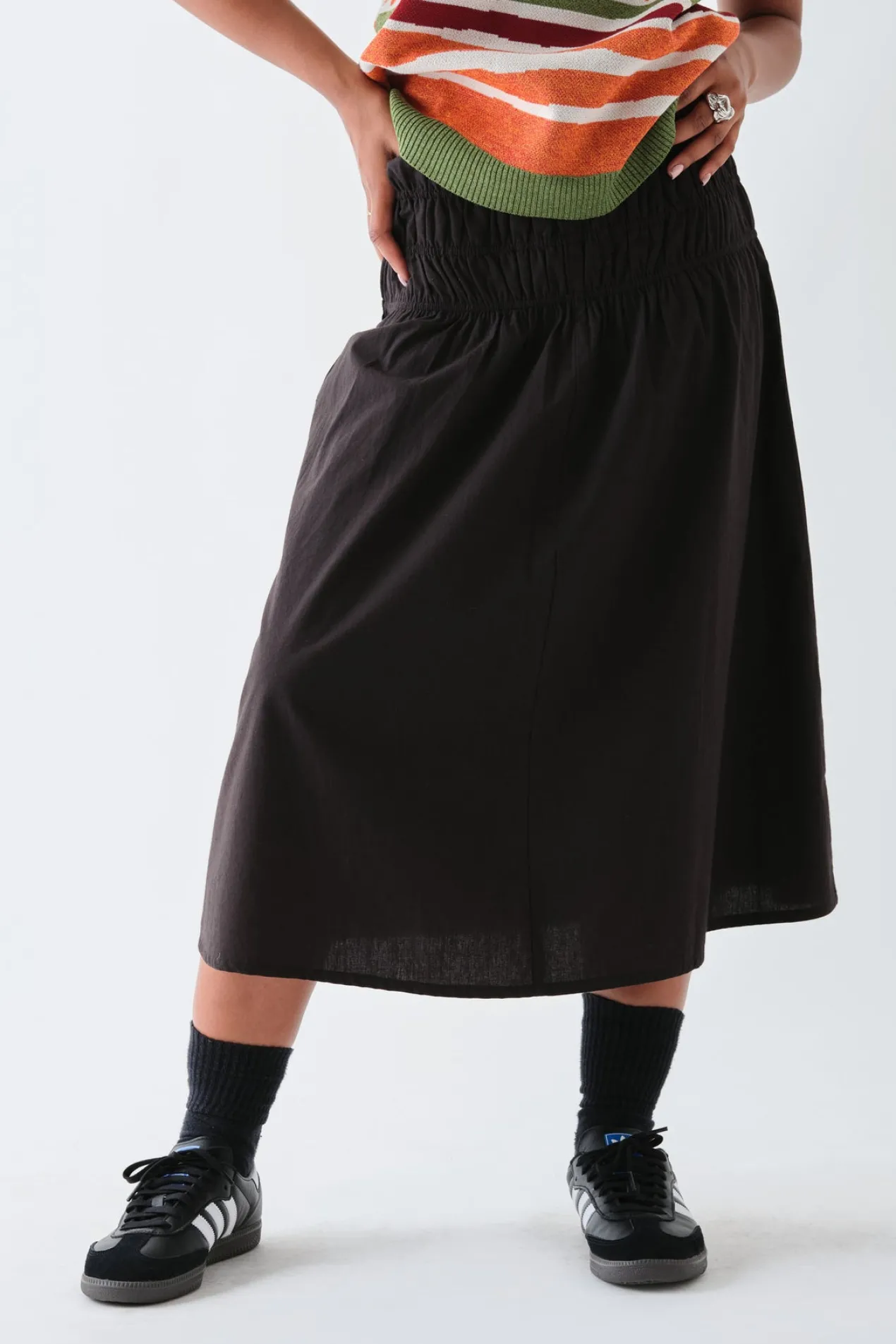 Women Daisy Street Skirts-Poplin Mid Rise Skirt with Ruching Detail